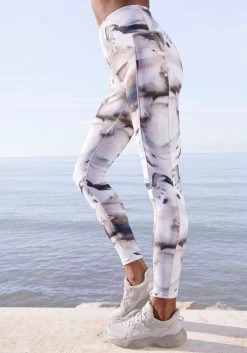 S.Oliver RED LABEL Beachwear Triangel-bikinitop Jill Met Patroonmix 28 S.Oliver RED LABEL Beachwear Triangel-bikinitop Jill Met Patroonmix -Beroemde Badkleding Winkel active by lascana legging 1 delig bruin