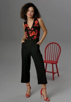Beachtime Zomerjurk Met Broderie Anglaise -Beroemde Badkleding Winkel aniston casual jumpsuit met gebloemde top in wikkel look en unikleurige broek in culotte model zwart 1