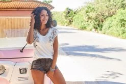 Beachtime T-shirt Met Fijne Kant Bij De Hals 19 Beachtime T-shirt Met Fijne Kant Bij De Hals -Beroemde Badkleding Winkel beachtime t shirt met fijne kant bij de hals beige 5