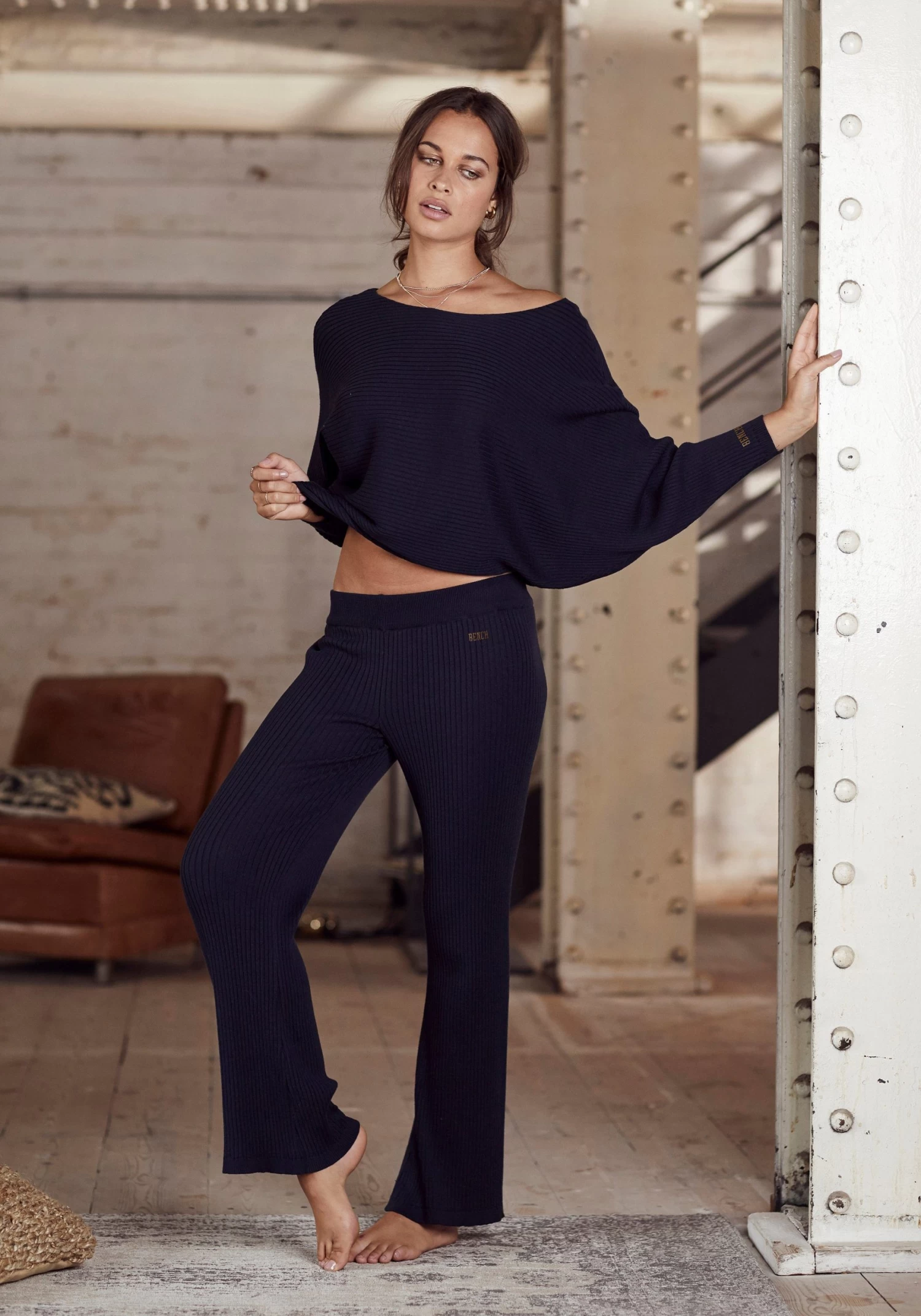 Bench. Loungebroek Met Iets Uitlopende Pijpen 3 Bench. Loungebroek Met Iets Uitlopende Pijpen - Image 3