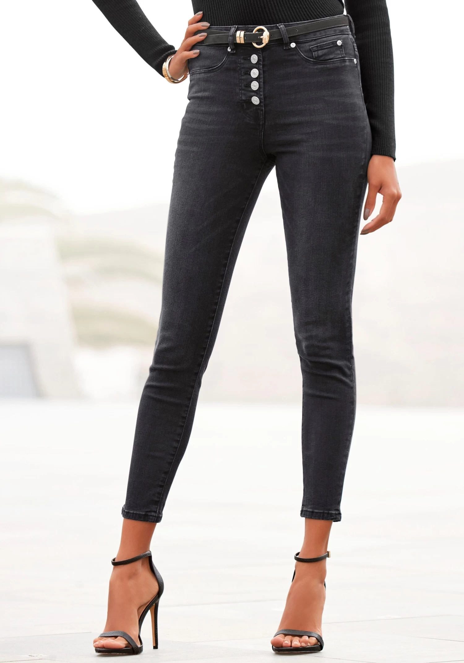 Buffalo High-waist Jeans Met Modieuze Knoopsluiting 1 Buffalo High-waist Jeans Met Modieuze Knoopsluiting