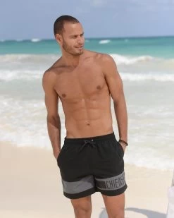 KangaROOS Zwemshort Adams Met Groot Logo-opschrift -Beroemde Badkleding Winkel chiemsee zwemshort met contrastinzet en merkopschrift zwart 1