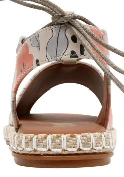 DOGO Sandalen Hazel - Lost In Pattern Met Mooie Print -Beroemde Badkleding Winkel dogo sandalen hazel lost in pattern met mooie print beige 4
