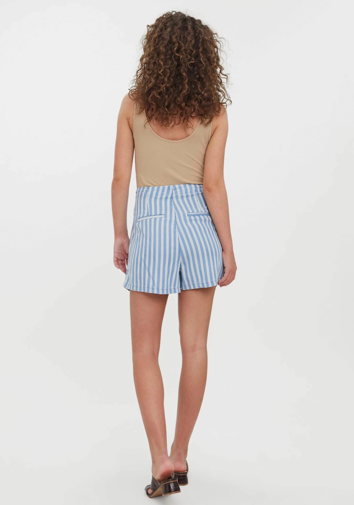 Vero Moda Short VMMIA HR LOOSE SUMMER SHORTS GA NOOS 2 Vero Moda Short VMMIA HR LOOSE SUMMER SHORTS GA NOOS - Image 2
