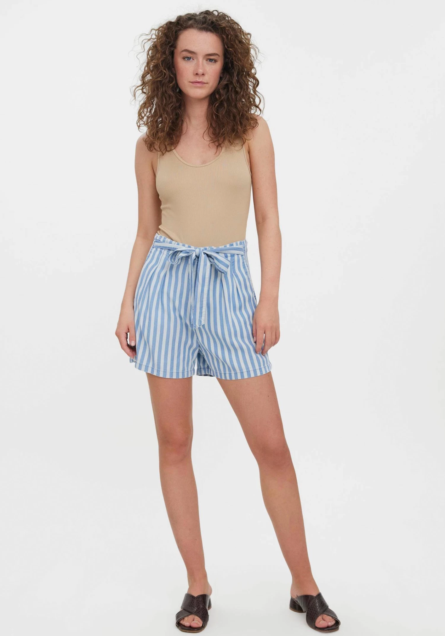 Vero Moda Short VMMIA HR LOOSE SUMMER SHORTS GA NOOS 4 Vero Moda Short VMMIA HR LOOSE SUMMER SHORTS GA NOOS - Image 4