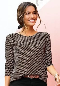 ONLY CARMAKOMA Short CARGOLDTRASH 20 ONLY CARMAKOMA Short CARGOLDTRASH -Beroemde Badkleding Winkel vivance shirt met 3 4 mouwen met kleine opening en goudkleurige sierknoop bij de hals zwart 1